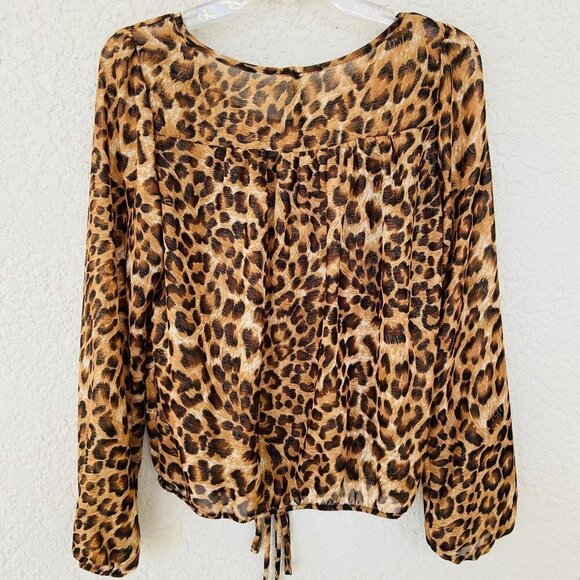 ✨2/$20✨ Jacaranda Tiger patterned blouse with gold threading Size Medium - Picture 2 of 9